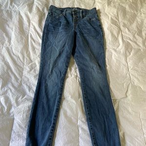 NEW ! Navy blue jeans with 4 buttons in the front